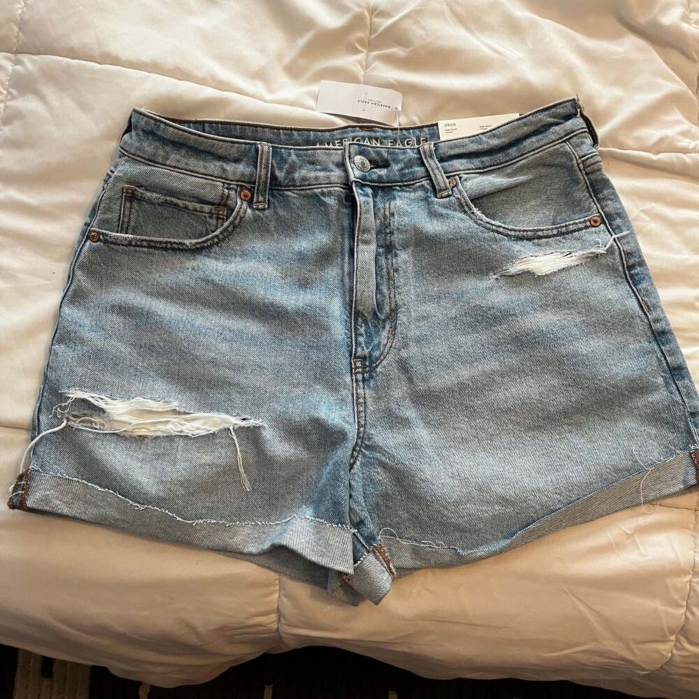 American Eagle NWT High-Waisted Mom Shorts Distressed